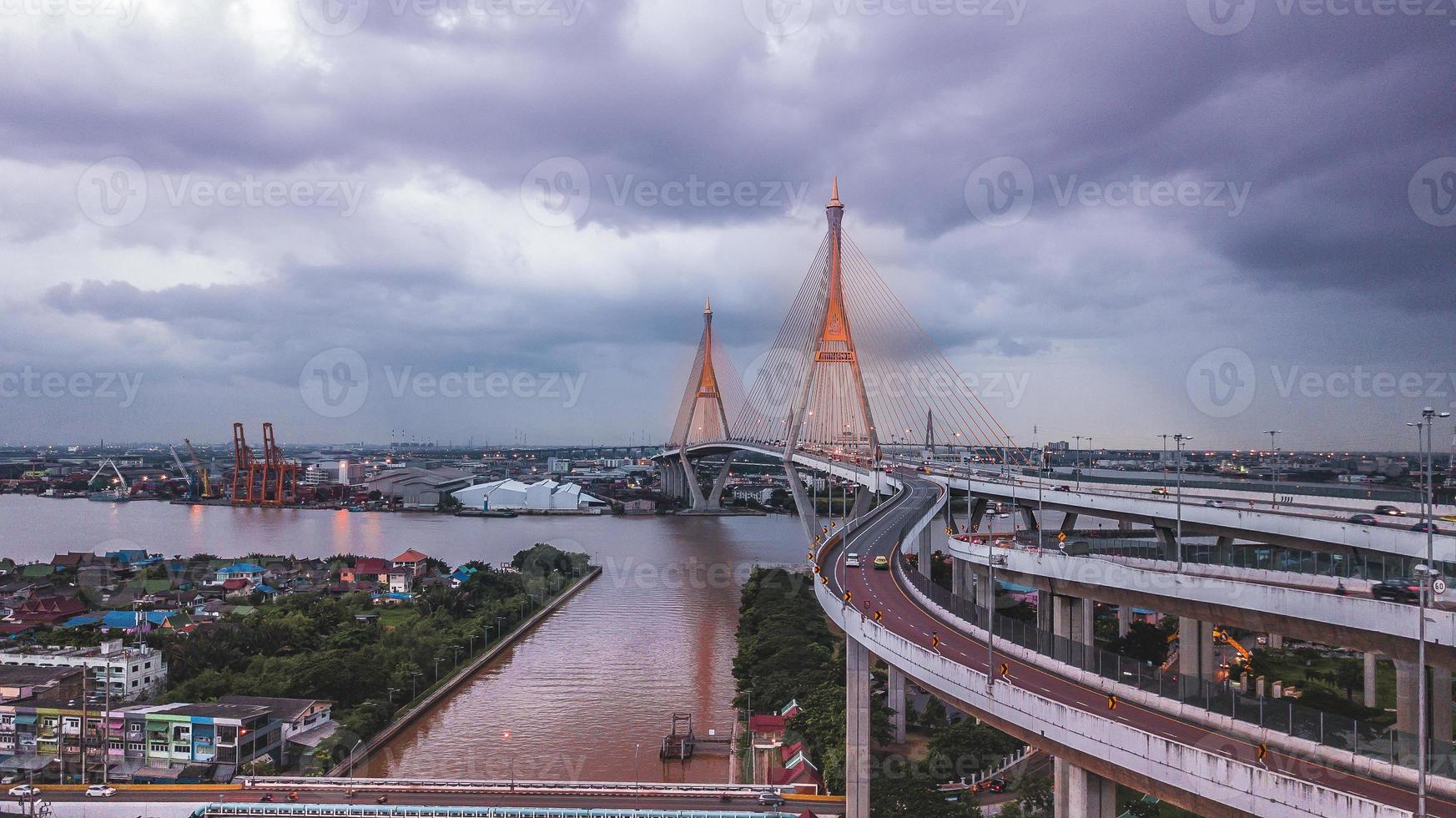 ponte rama 9 na tailândia, vista aérea foto