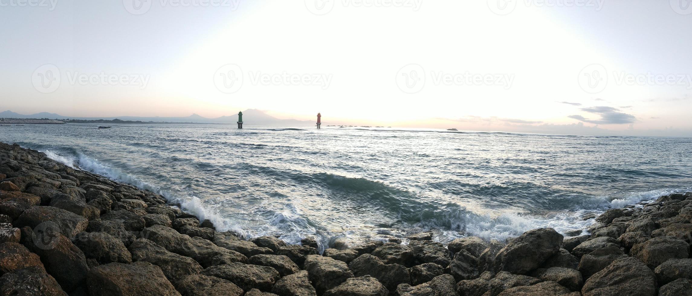 foto de paisagem de cenário de praia em sanur bali