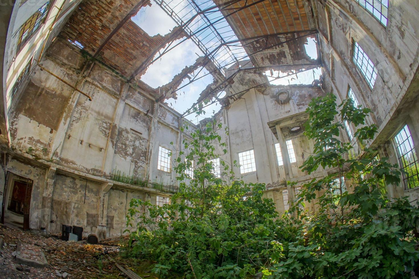 planta industrial arruinada velha abandonada foto