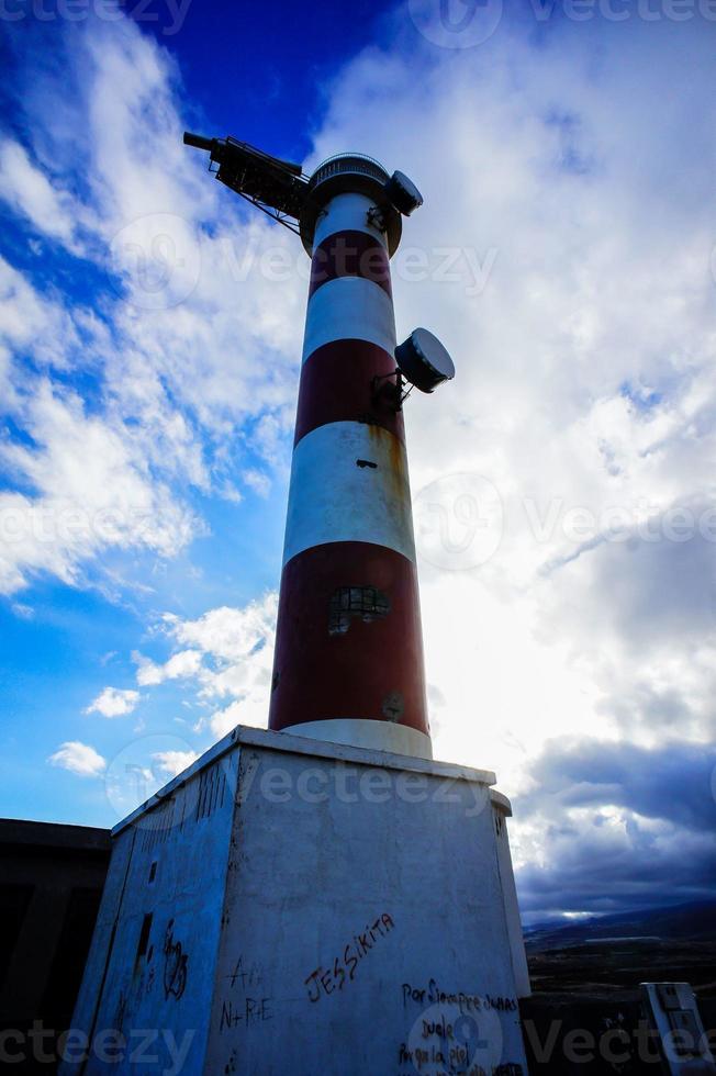 farol vermelho e branco foto