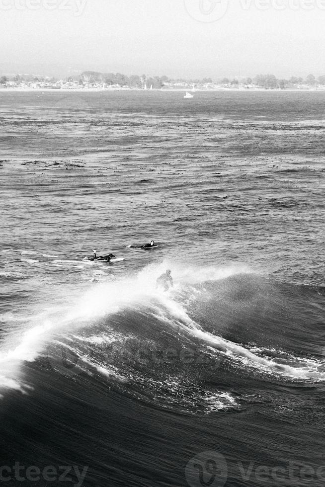 oceano preto e branco foto