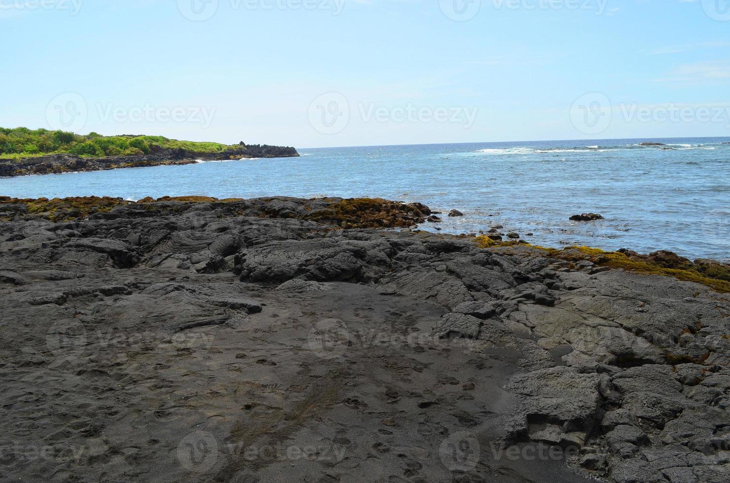 havaí punaluu praia de areia preta foto