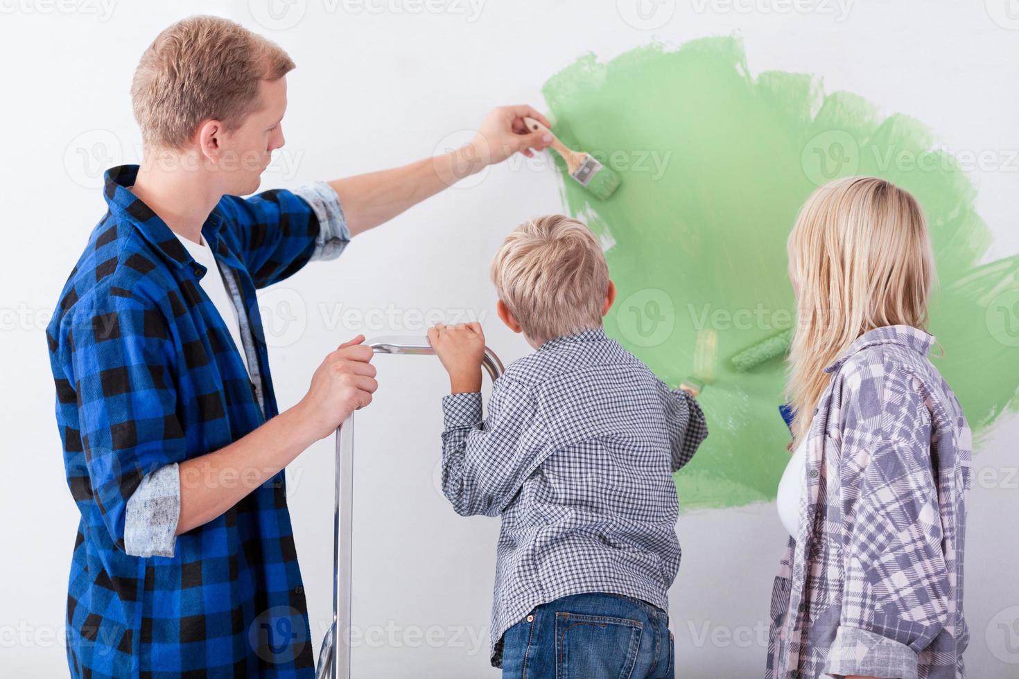 família pintura interior parede de casa foto