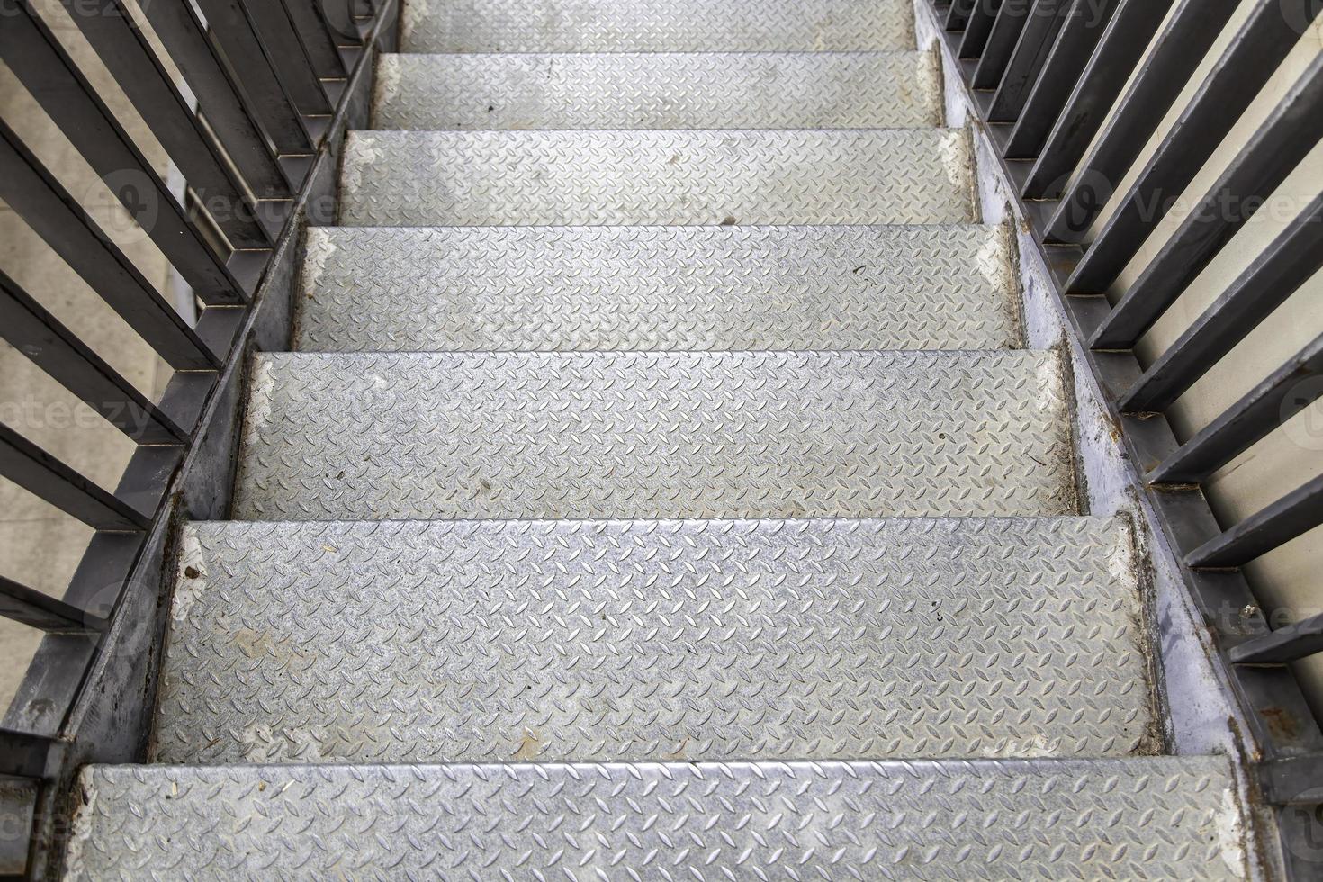 escadas de pedra na cidade foto