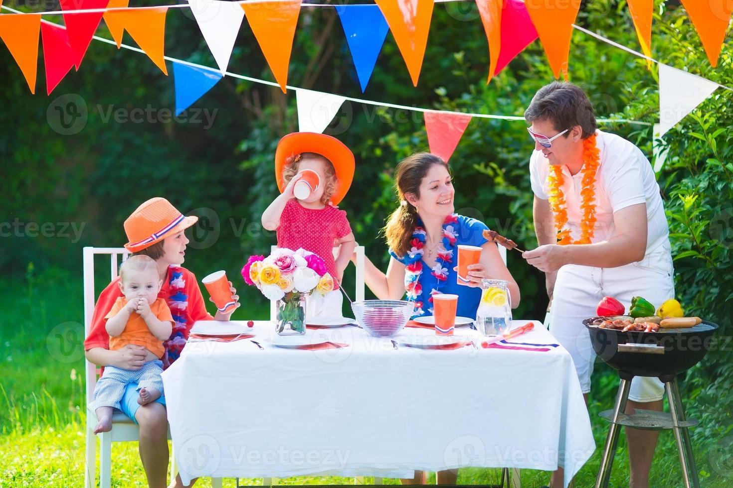 família holandesa, festa na grelha foto