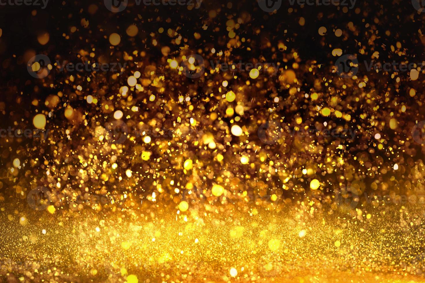 textura de iluminação de bokeh de brilho dourado turva fundo abstrato para aniversário, aniversário, casamento, véspera de ano novo ou natal foto