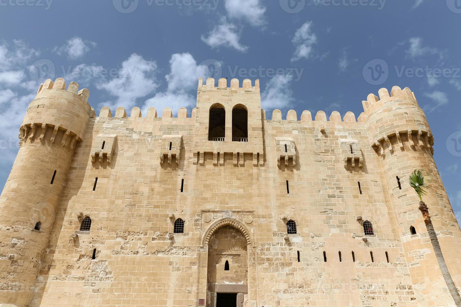 cidadela de qaitbay em alexandria, egito foto