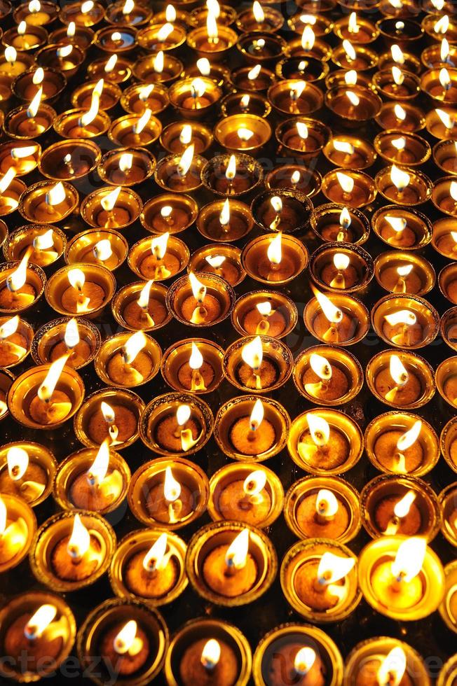 velas no templo em kathmandu, nepal foto