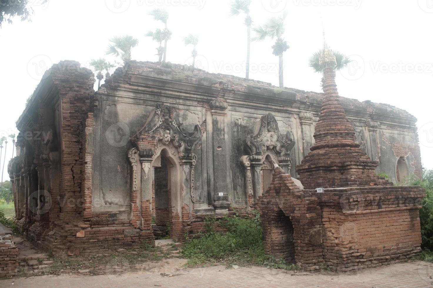 complexo de pagode yadana hsemee em myanmar. foto