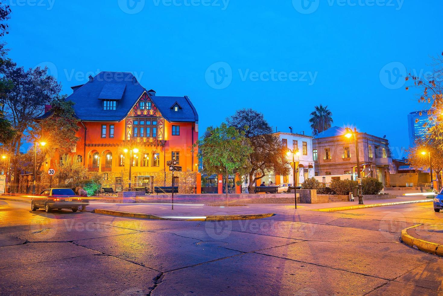 centro de santiago chile no crepúsculo foto