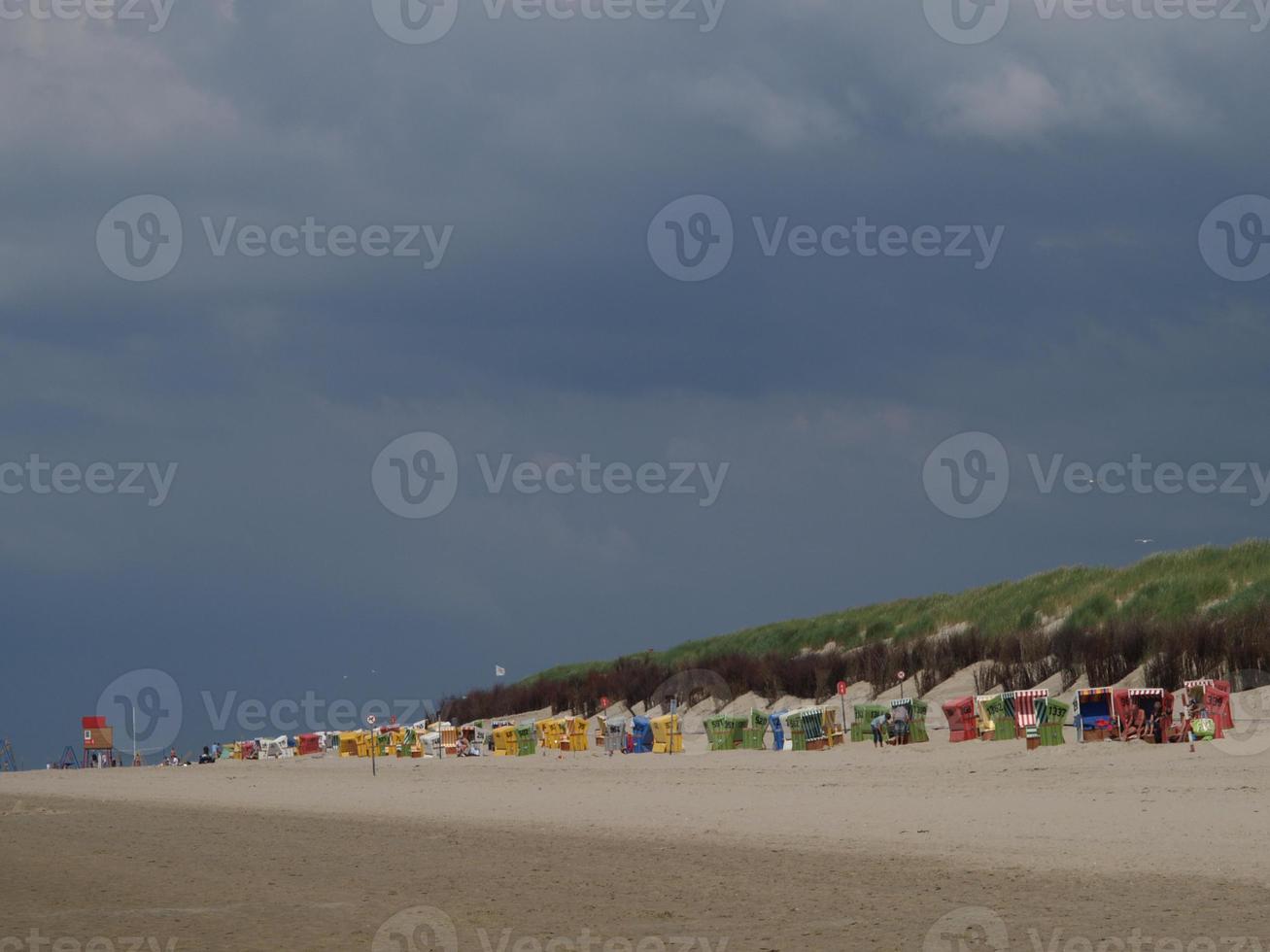 a ilha de langeoog no mar do norte foto