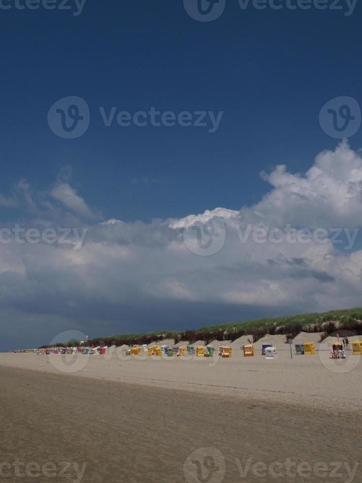 a ilha de langeoog no mar do norte foto