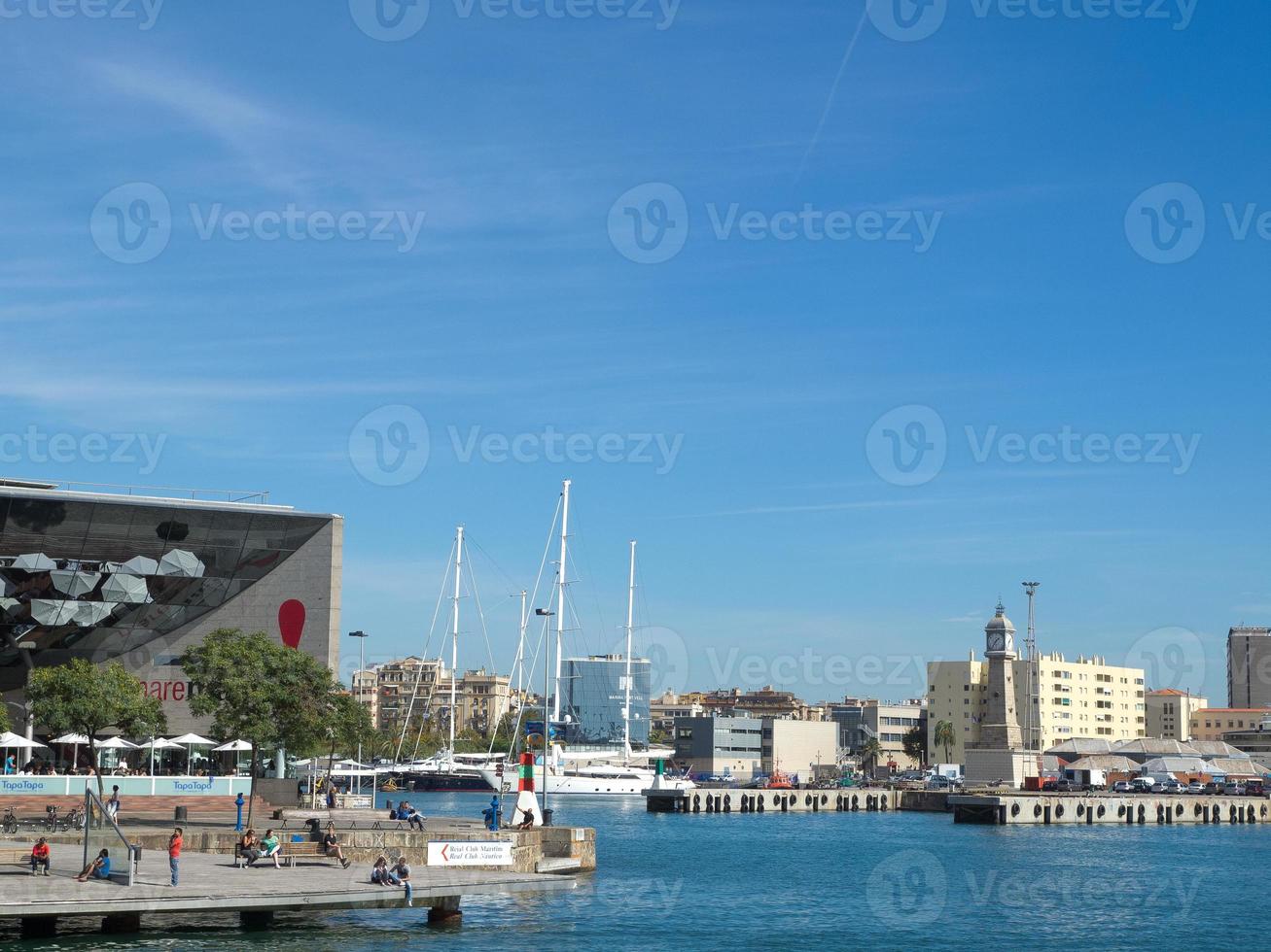 a cidade de barcelona na espanha foto