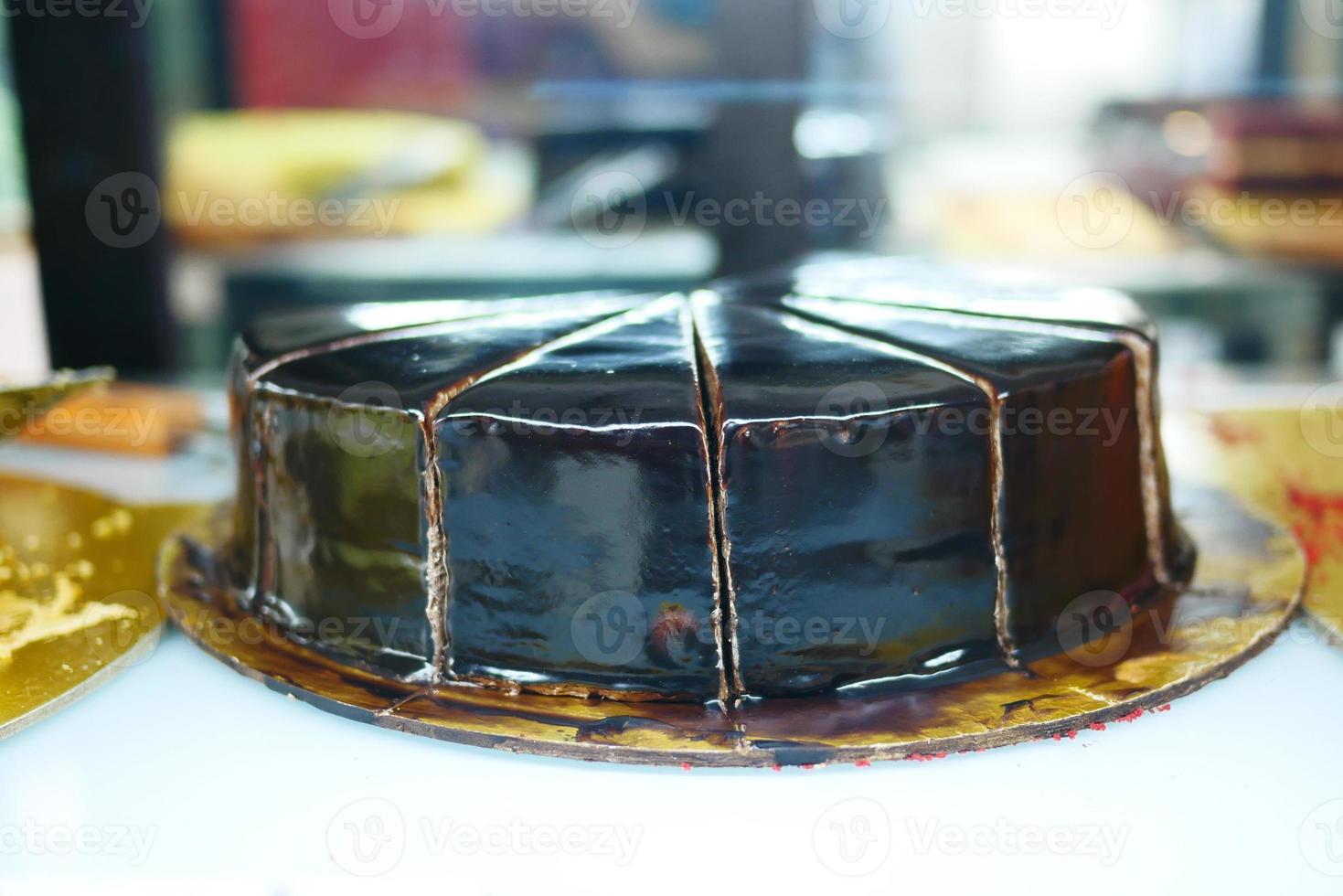 Expositor de bolo de chocolate para venda foto