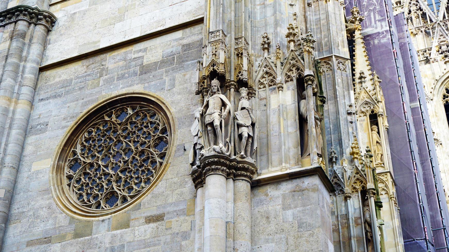 detalhes e ornamentos de st. stephan foto