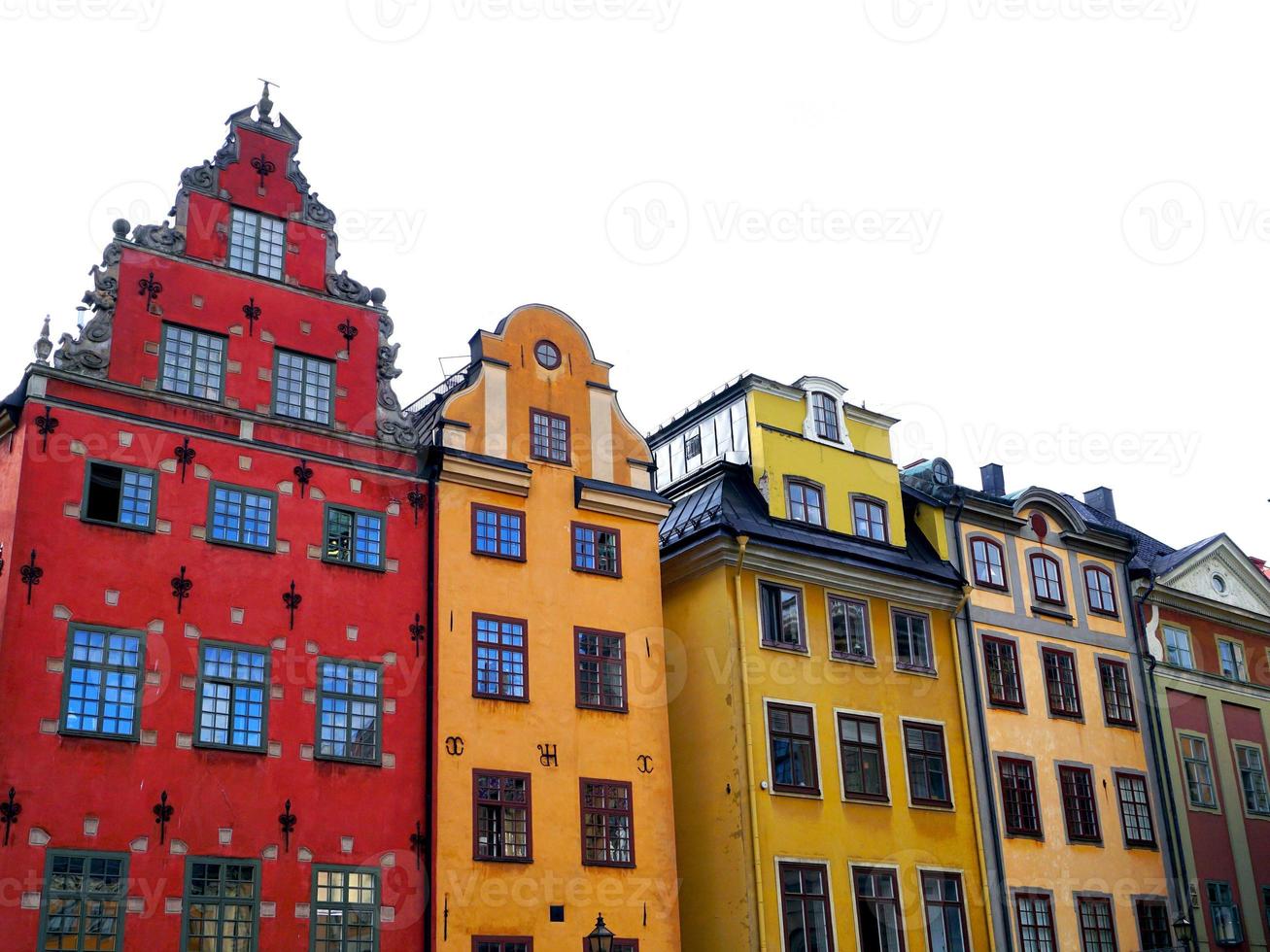 casas coloridas na cidade velha de estocolmo foto