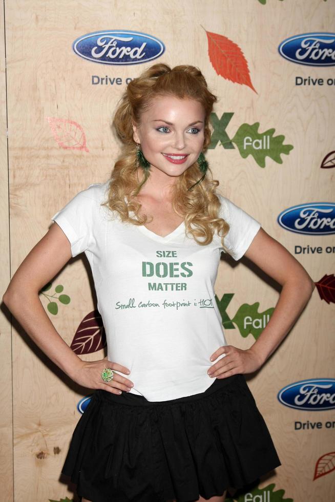 los angeles, 12 de setembro - izabella miko chegando na 7ª festa anual fox fall eco-casino na encadernação em 12 de setembro de 2011 em culver city, ca foto