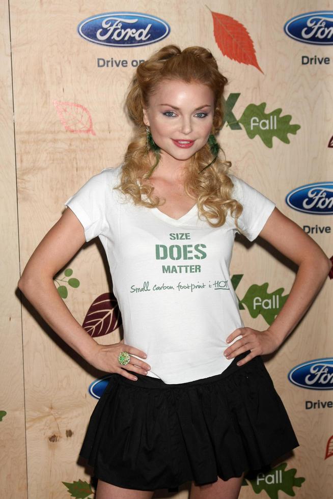 los angeles, 12 de setembro - izabella miko chegando na 7ª festa anual fox fall eco-casino na encadernação em 12 de setembro de 2011 em culver city, ca foto