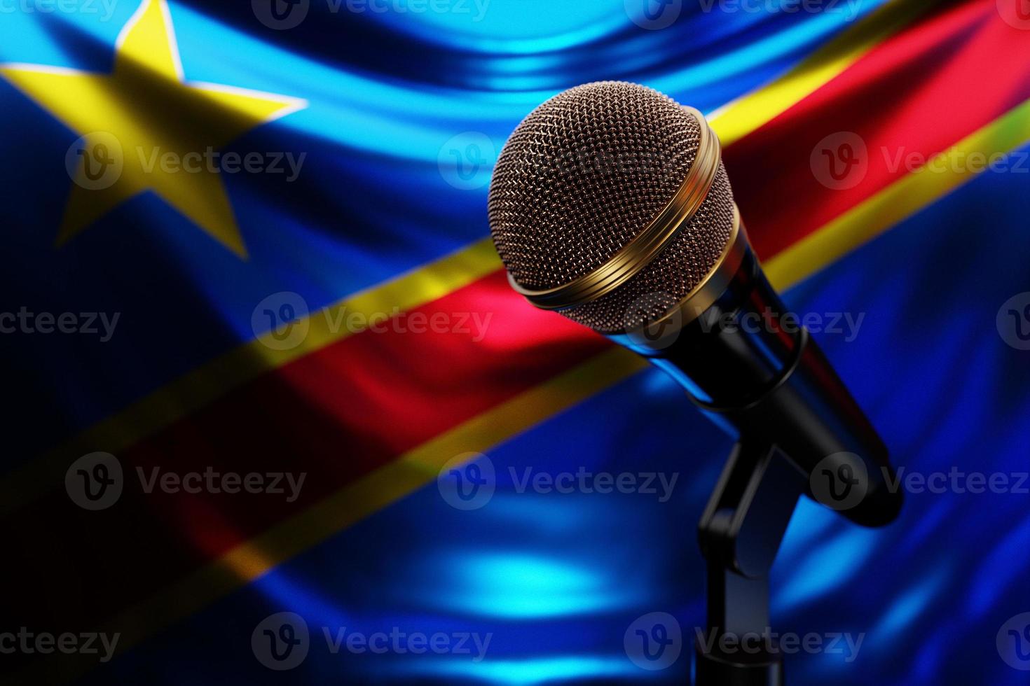 microfone no fundo da bandeira nacional da república democrática do congo, ilustração 3d realista. prêmio de música, karaokê, rádio e equipamentos de som de estúdio de gravação foto