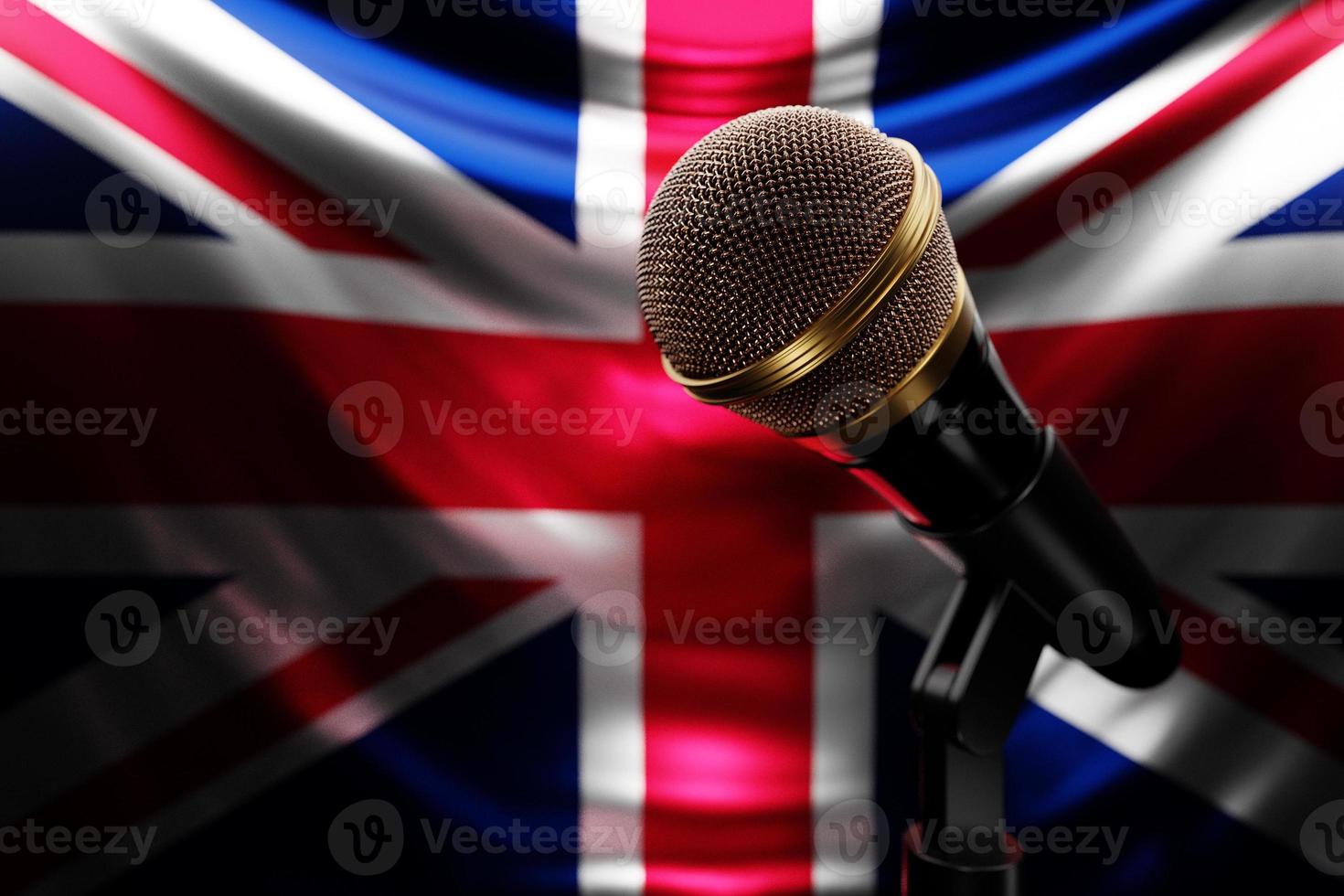 microfone no fundo da bandeira nacional do reino unido, ilustração 3d realista. prêmio de música, karaokê, rádio e equipamentos de som de estúdio de gravação foto