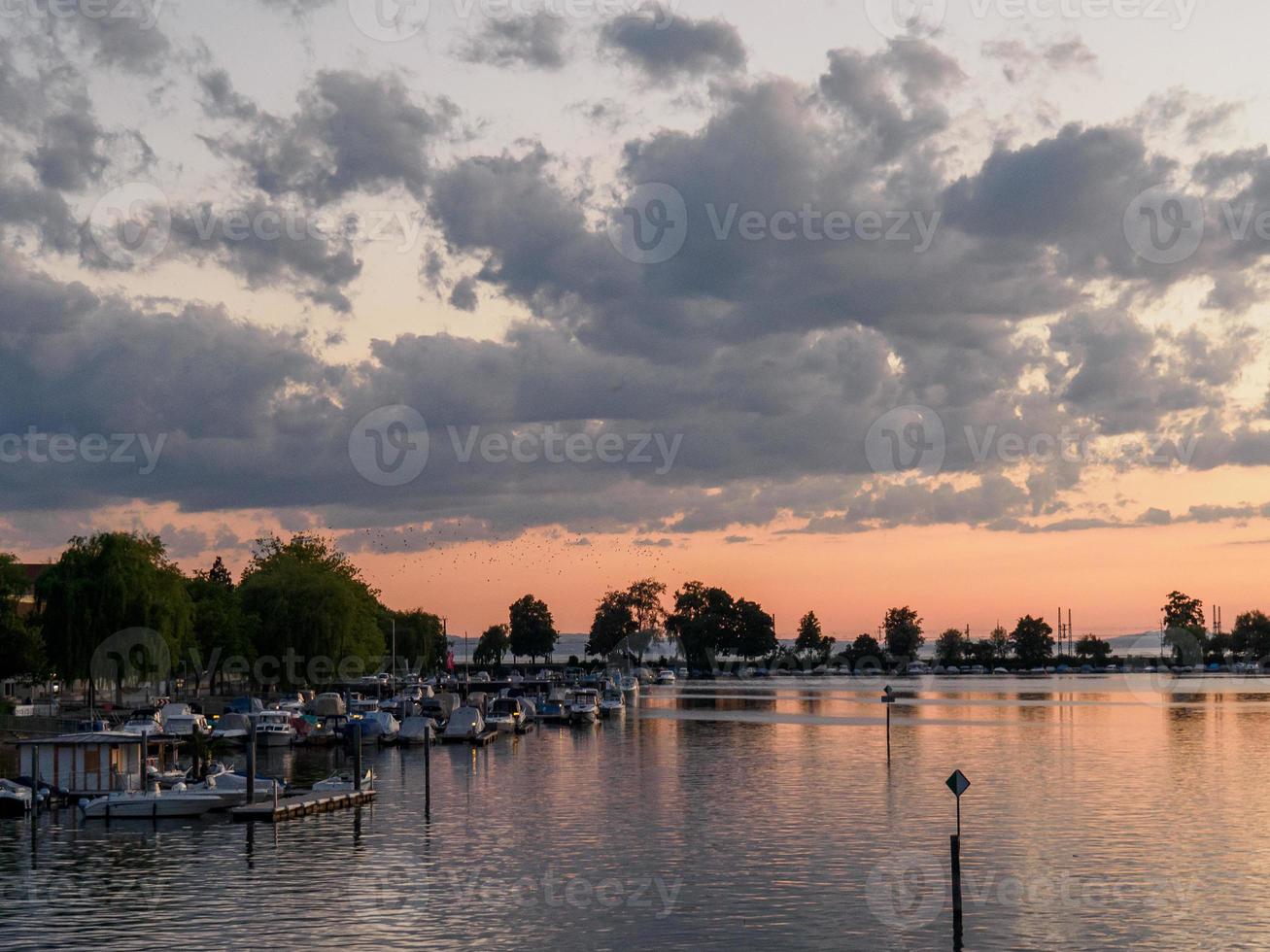 a cidade de lindau no lago de constância foto