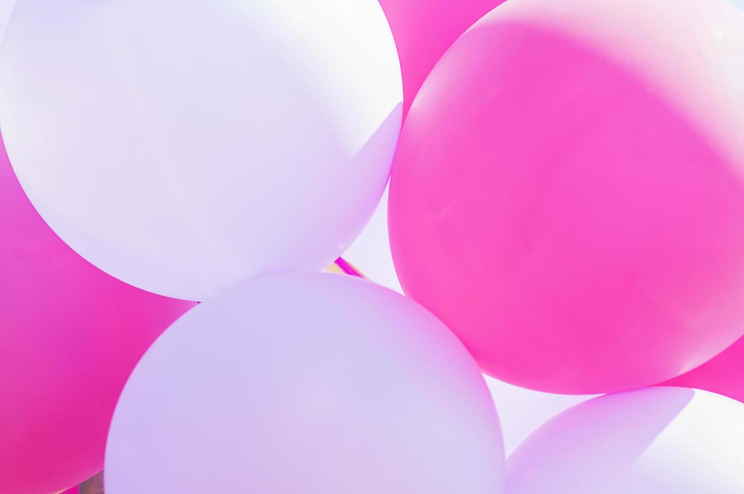 balão rosa na luz solar para uso em segundo plano foto