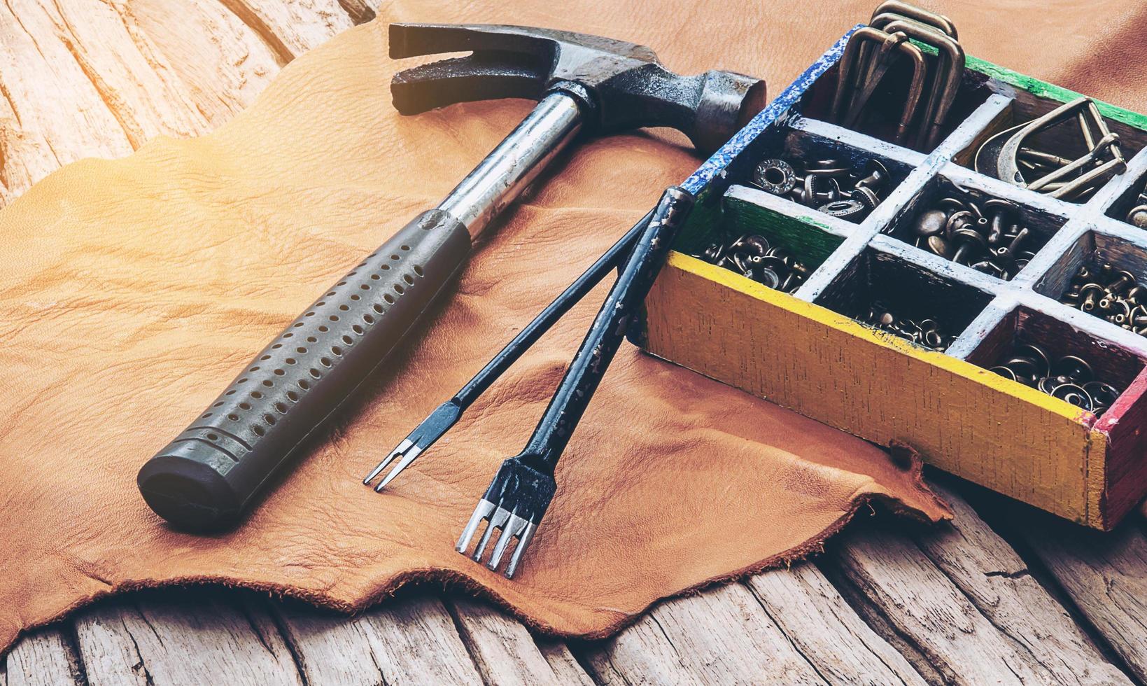conjunto de ferramentas de costura manual de couro para fotos vintage