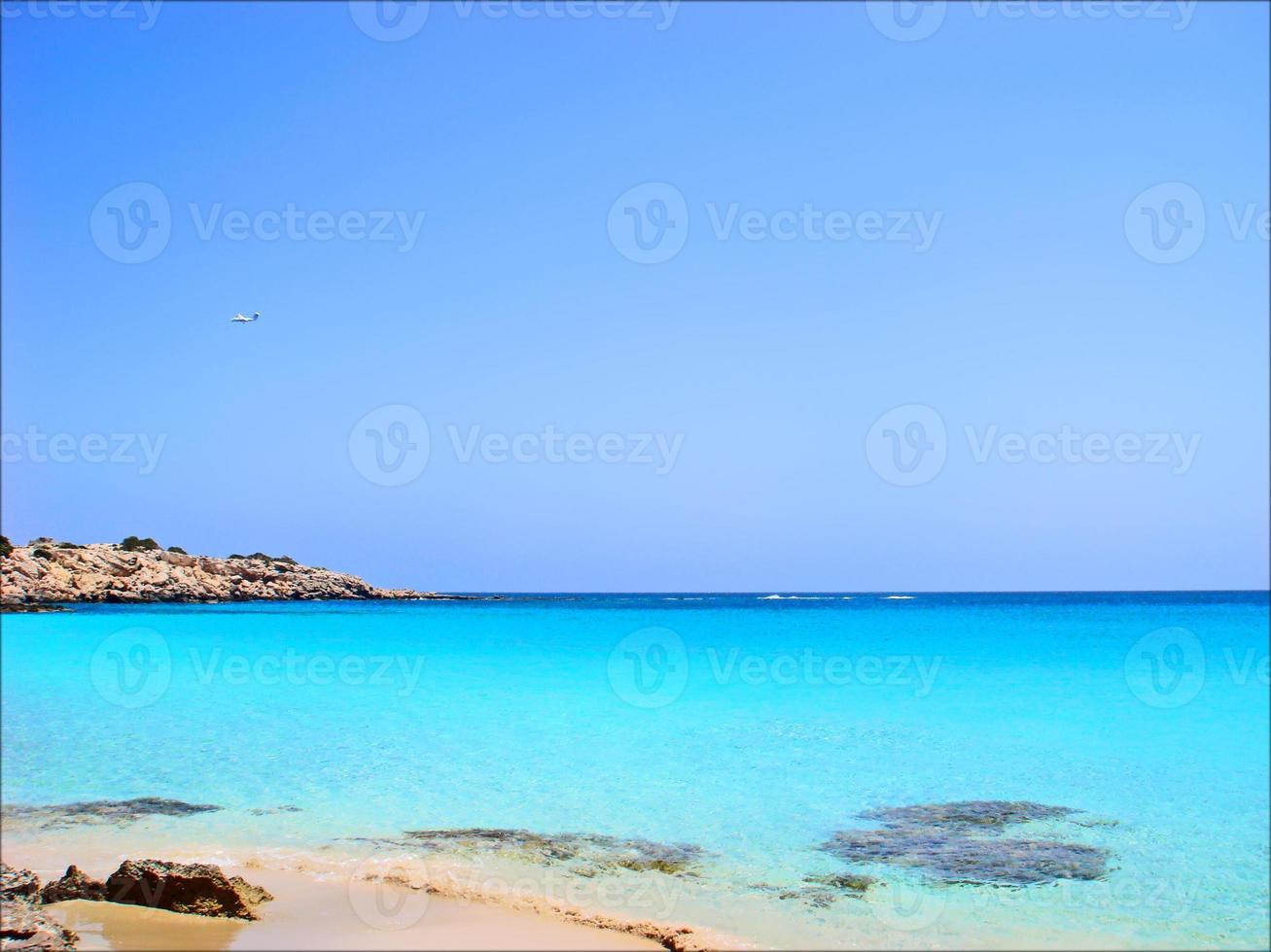 incríveis praias azuis na grécia bela temporada de férias de verão foto