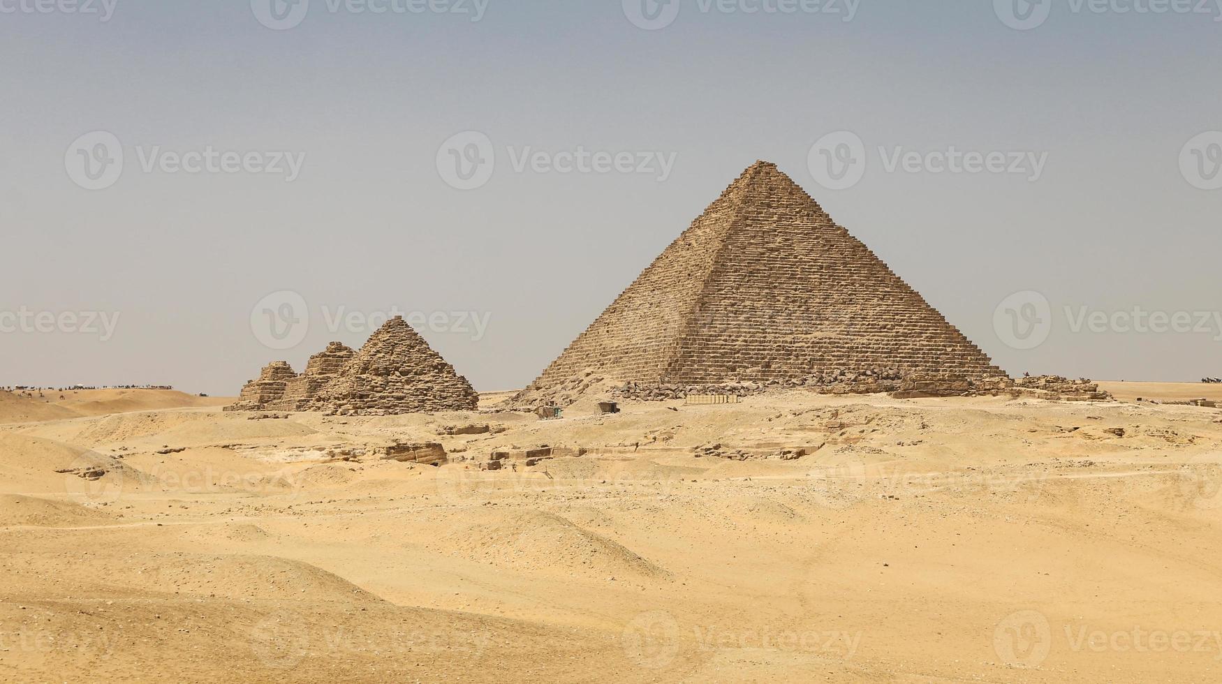 pirâmide de menkaure no complexo de pirâmide de gizé, cairo, egito foto