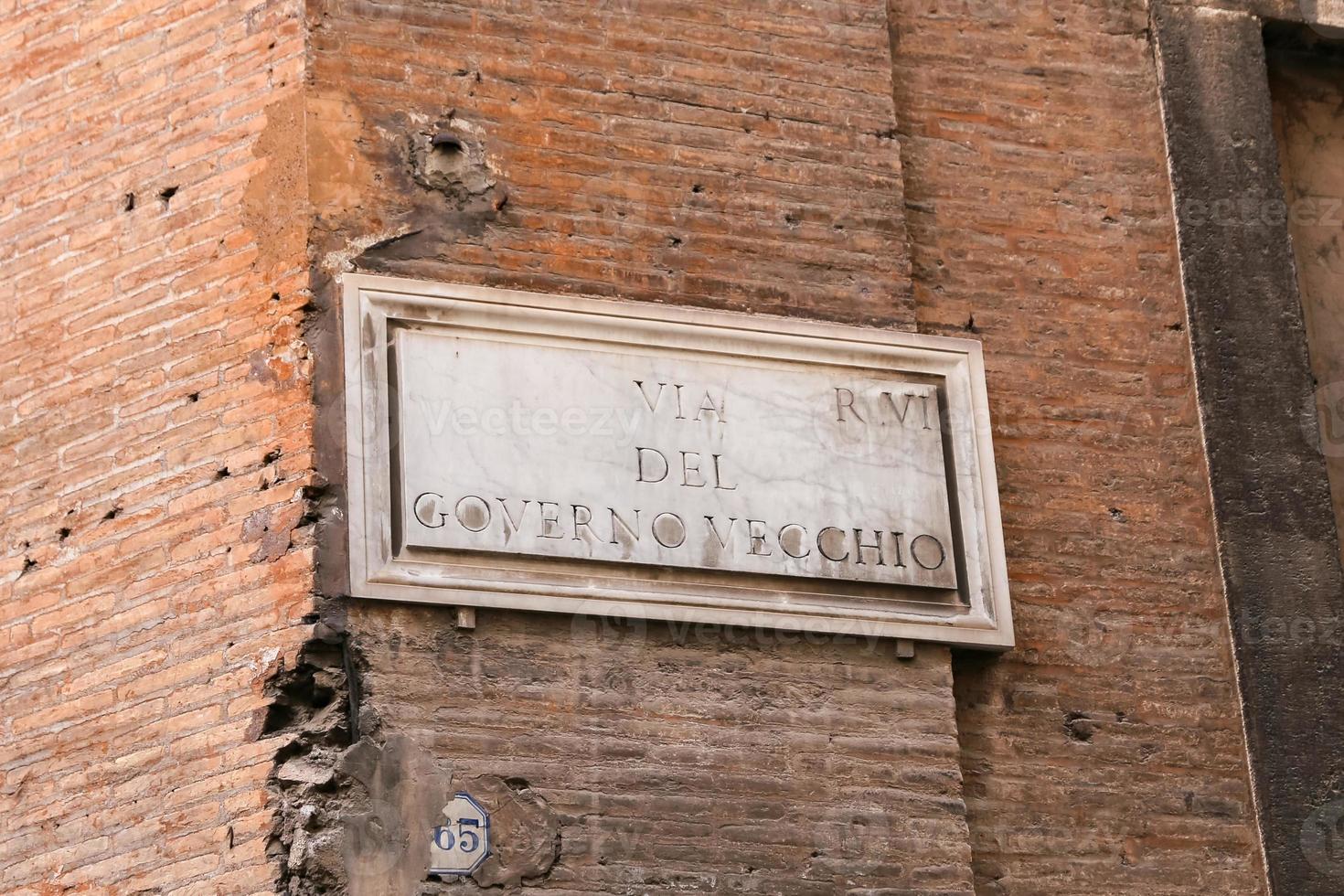 via del governo vecchio placa de rua em roma, itália foto