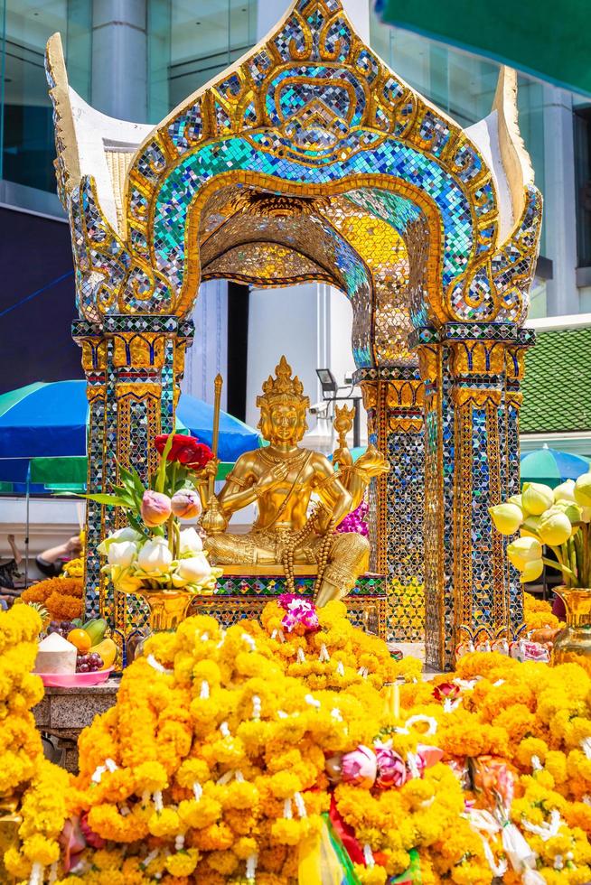thao maha brahma ou santuário erawan lugares importantes e populares ou marco em bangkok tailândia. foto
