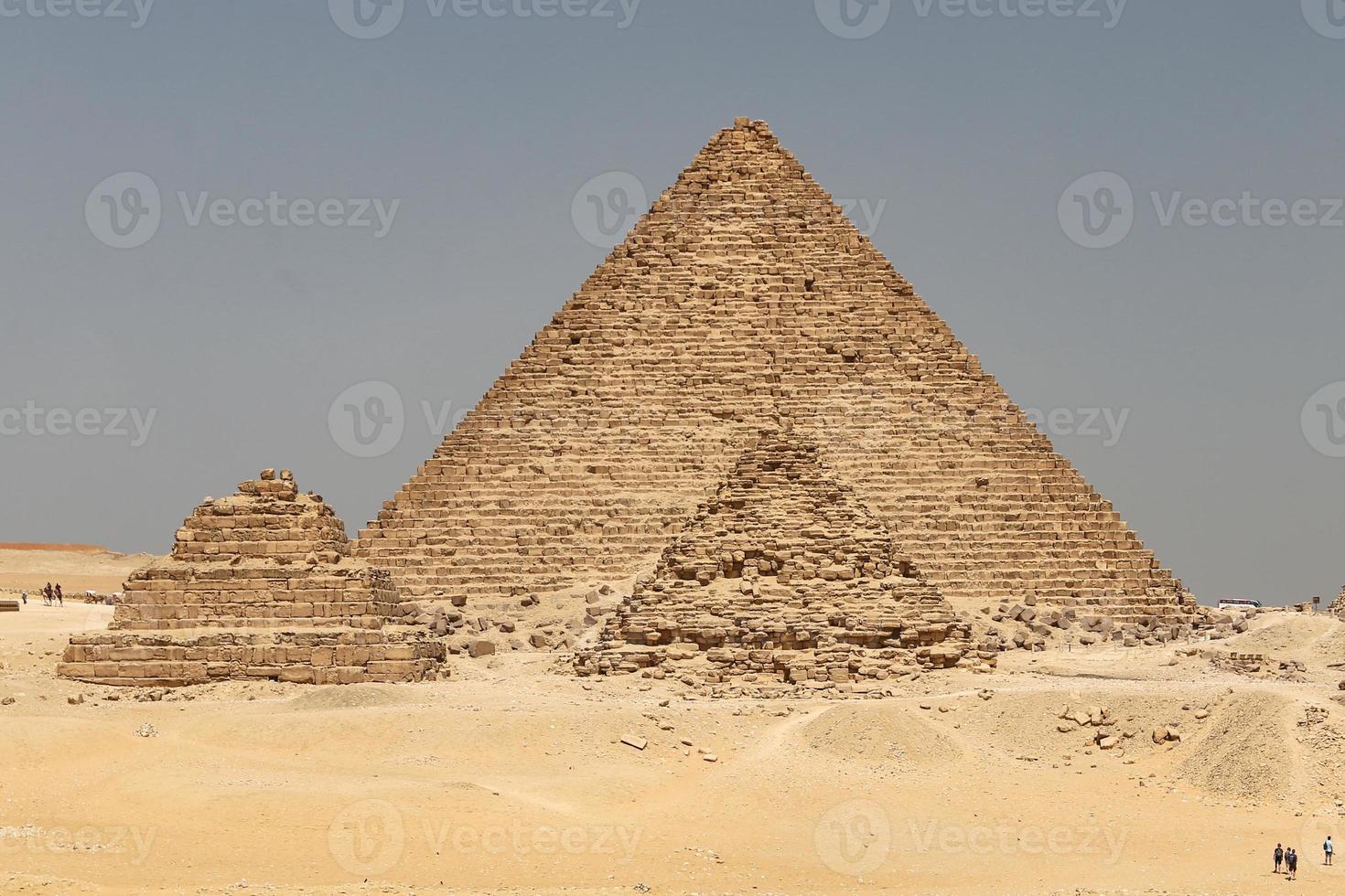 pirâmide de menkaure no complexo de pirâmide de gizé, cairo, egito foto