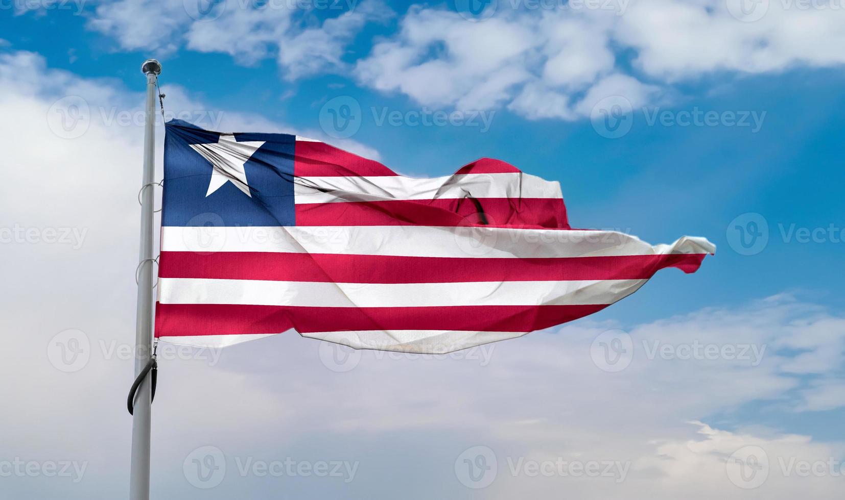 bandeira da libéria - bandeira de tecido acenando realista foto