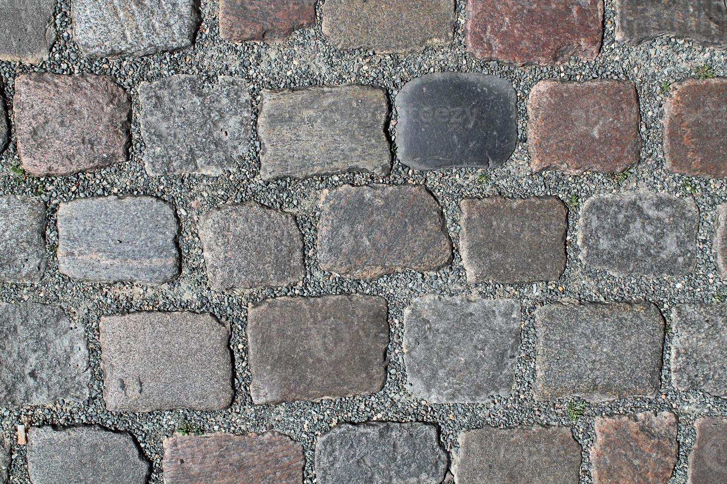 detalhado close-up em antigas estradas e passarelas históricas de paralelepípedos foto