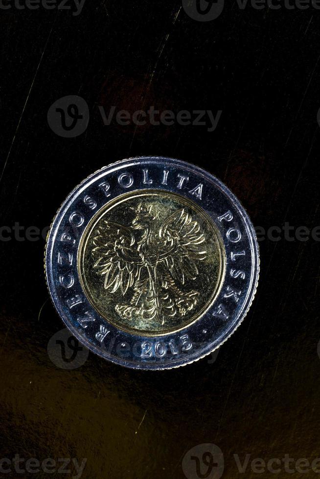 zlotys polonês na forma de moedas de metal foto