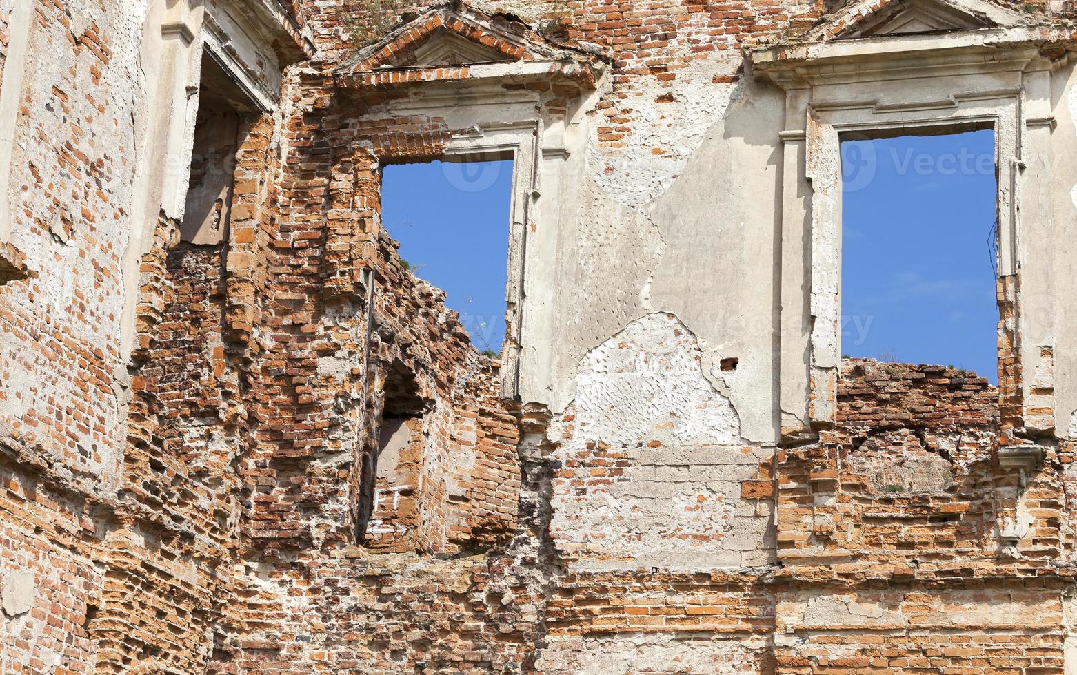 as ruínas de uma antiga fortaleza foto