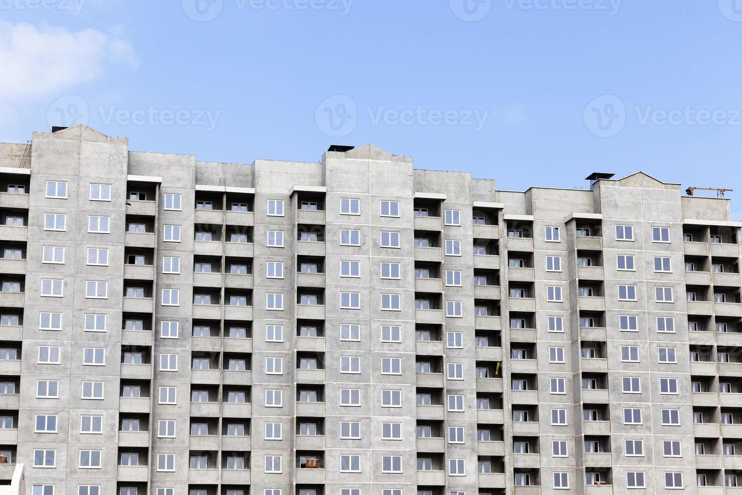 construção de um novo edifício residencial de vários andares foto