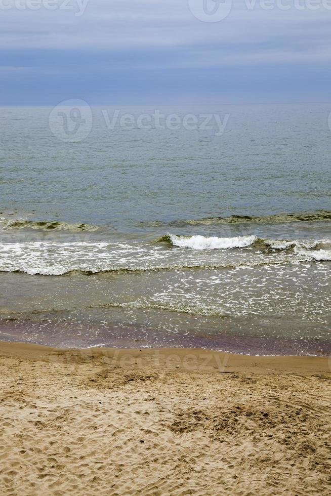 pequenas ondas no mar Báltico foto
