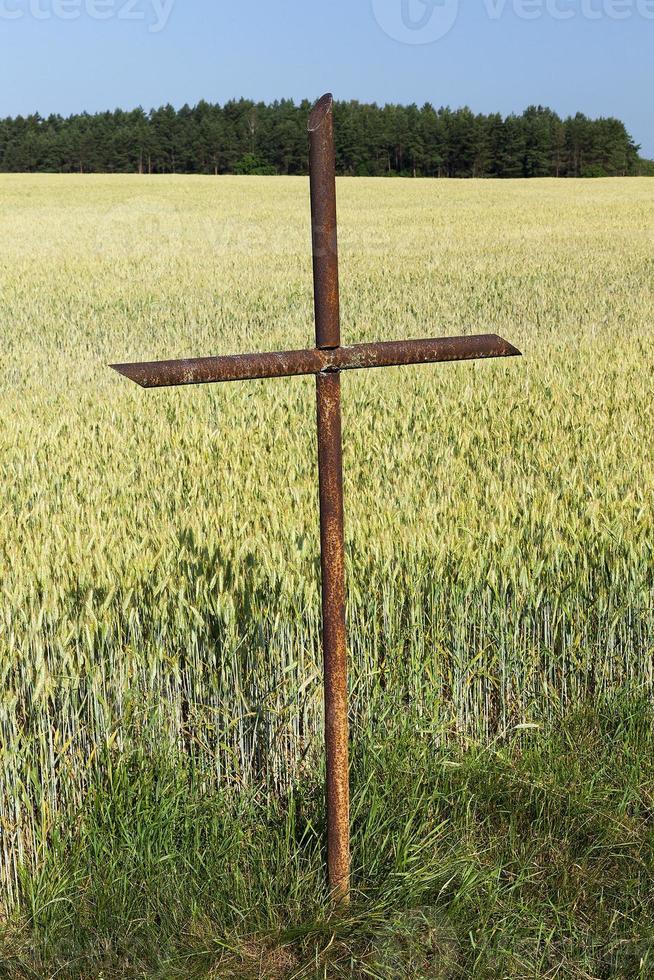 cruz de metal enferrujado foto