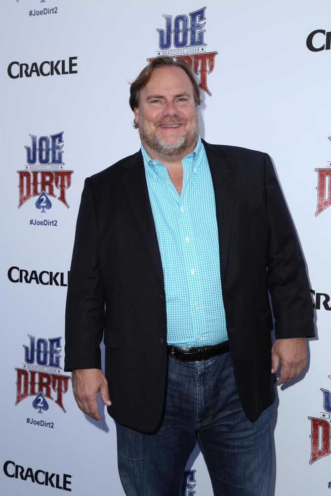 los angeles, 24 de junho - kevin farley no joe sujeira 2 - estréia de belo perdedor nos estúdios da sony em 24 de junho de 2015 em culver city, ca foto