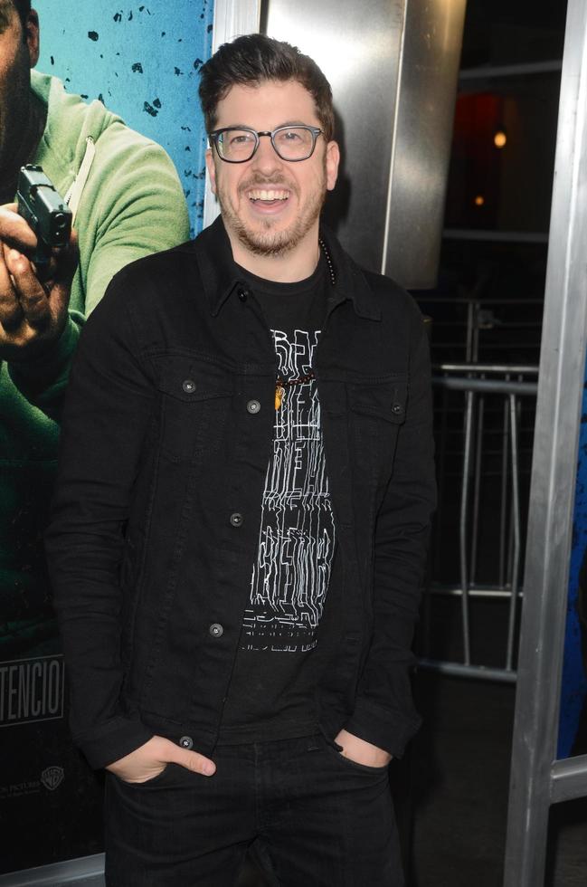 los angeles, 21 de abril - christopher mintz-plasse no keanu los angeles estréia no arclight hollywood theatres em 21 de abril de 2016 em los angeles, ca foto