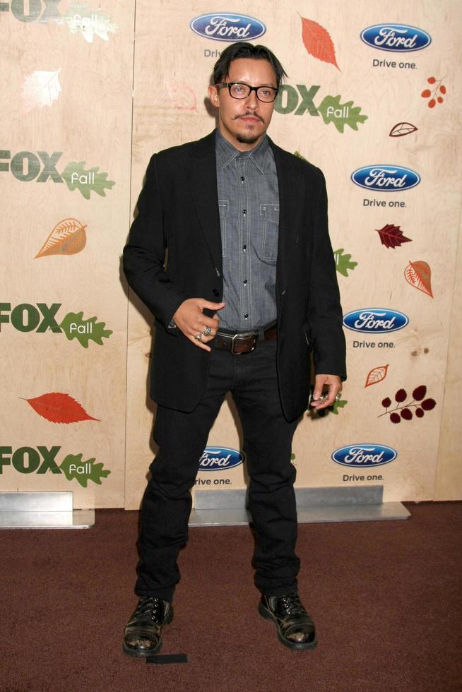 los angeles, 12 de setembro - efren ramirez chegando na 7ª festa anual fox fall eco-casino na encadernação em 12 de setembro de 2011 em culver city, ca foto