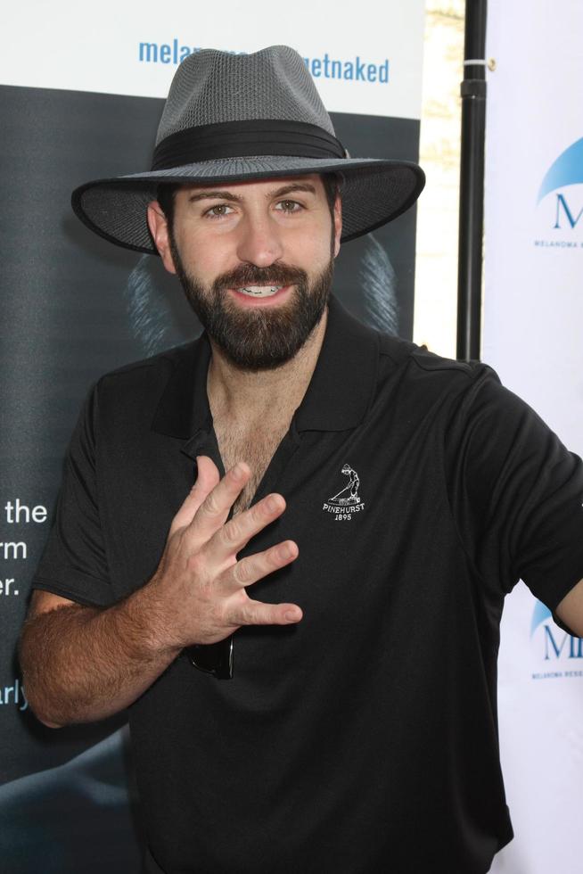 los angeles, 10 de novembro - josh kelley no terceiro clássico anual de golfe de celebridades para beneficiar a fundação de pesquisa de melanoma no clube de golfe à beira do lago em 10 de novembro de 2014 em burbank, ca foto