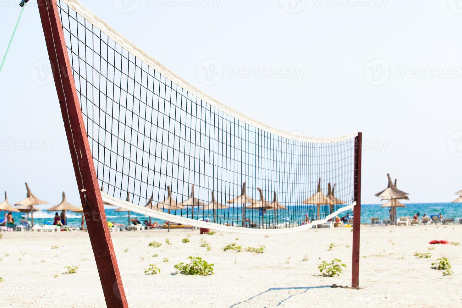 rede de vôlei na praia foto