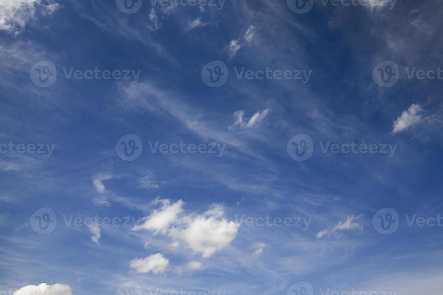 céu com nuvens foto