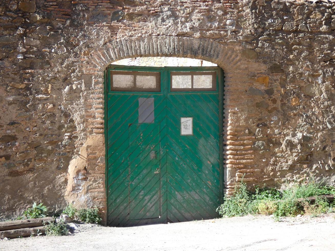 típica casa de campo catalã na cordilheira de Collcerola muito perto da cidade de barcelona. foto