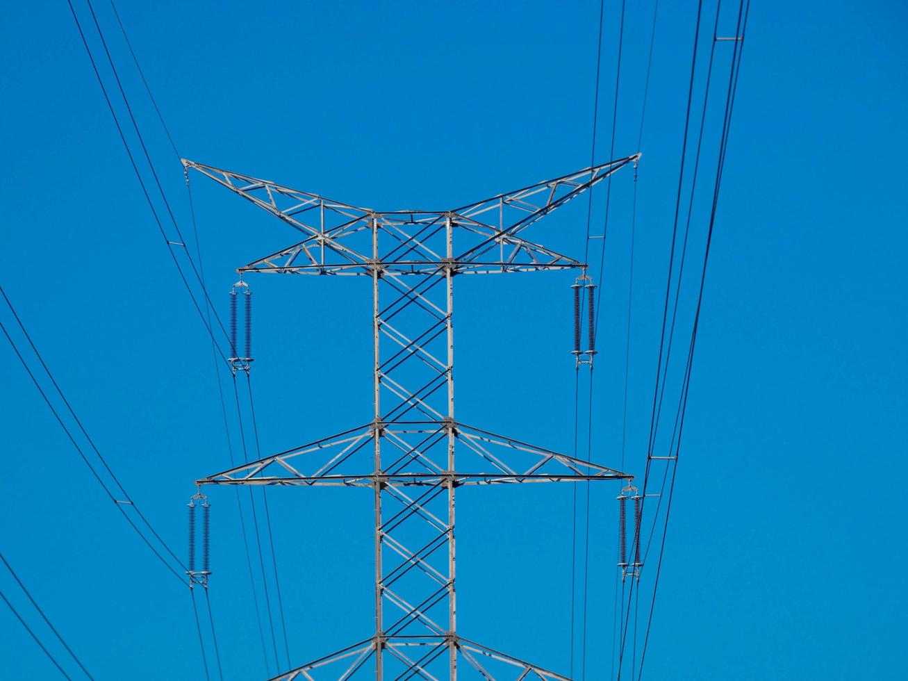 torres elétricas em áreas rurais que trazem eletricidade para nossas casas foto