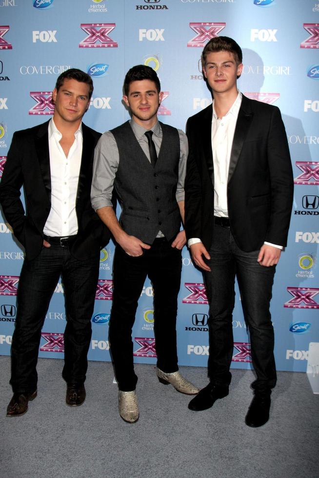 los angeles, 4 de novembro - estrada inquieta, andrew scholz, pacote de colton, zach beeken na festa de 2013 x factor top 12 no hotel sls em 4 de novembro de 2013 em beverly hills, ca foto