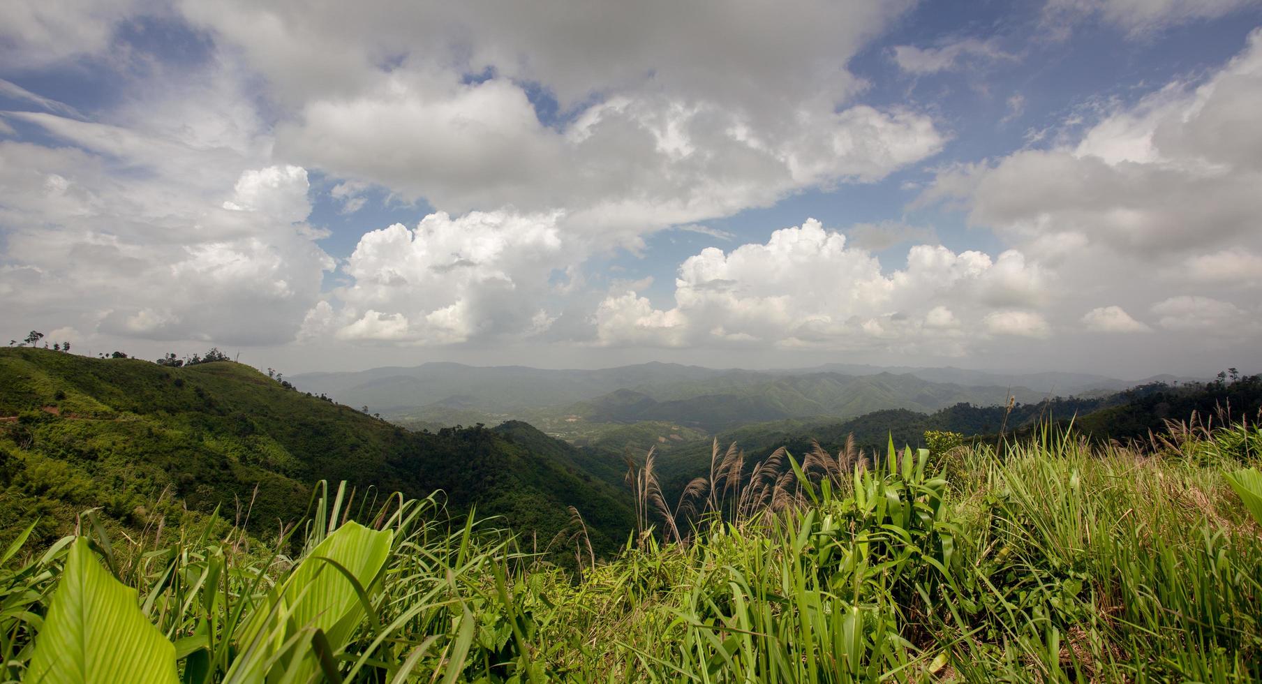 miradouro de khao sawan, distrito de suan phueng, província de ratchaburi fronteira tai-birmânia foto