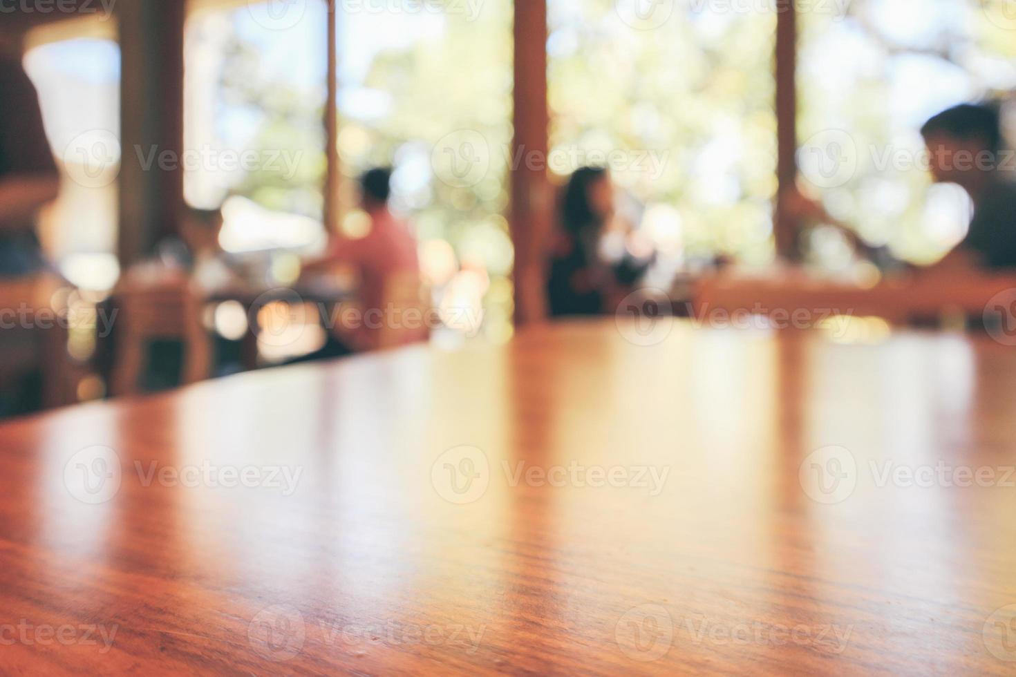 restaurante café ou café interior com luz de bokeh de estilo vintage abstrato borrão de cliente para fundo de exibição de produto de montagem foto